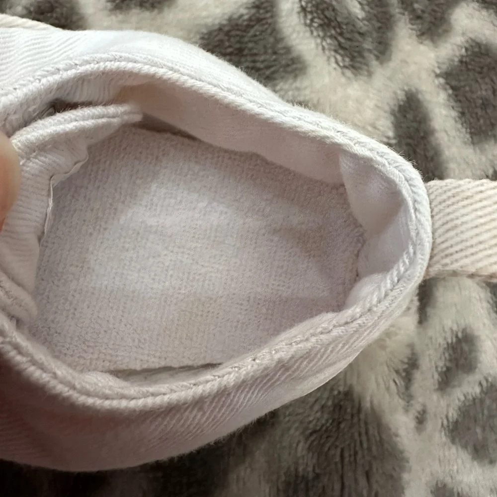 Old Navy Infant Sneakers Size 3-6 months
